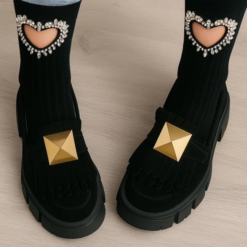 sosete elegante cu decupaj inima si cristale 3